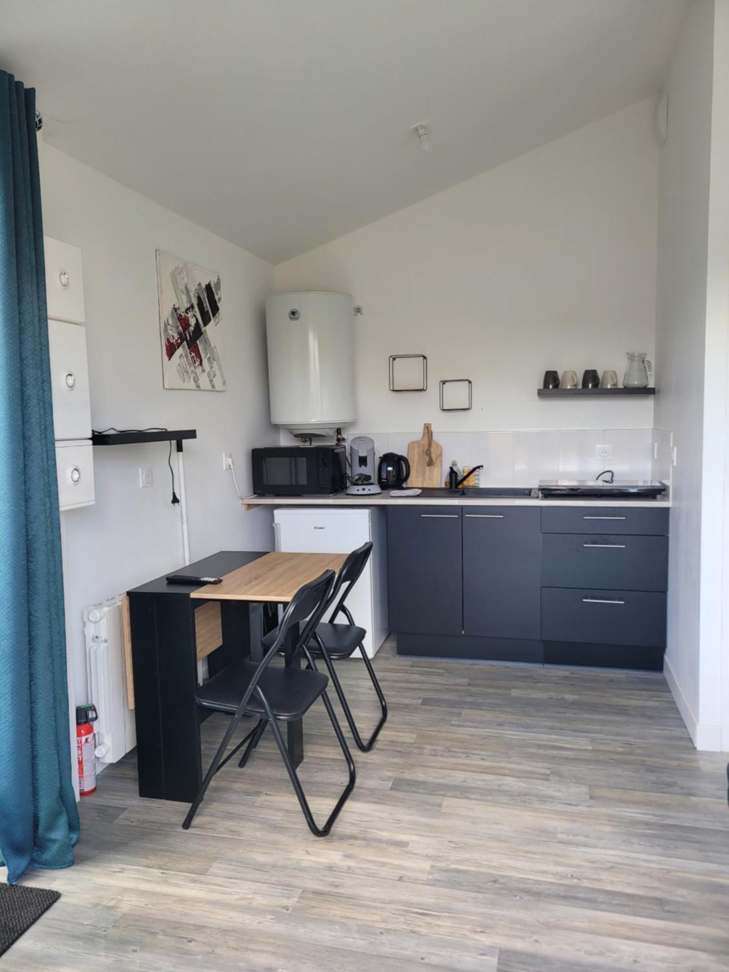 Le Studio Saint-Pierre-Montlimart Exteriör bild